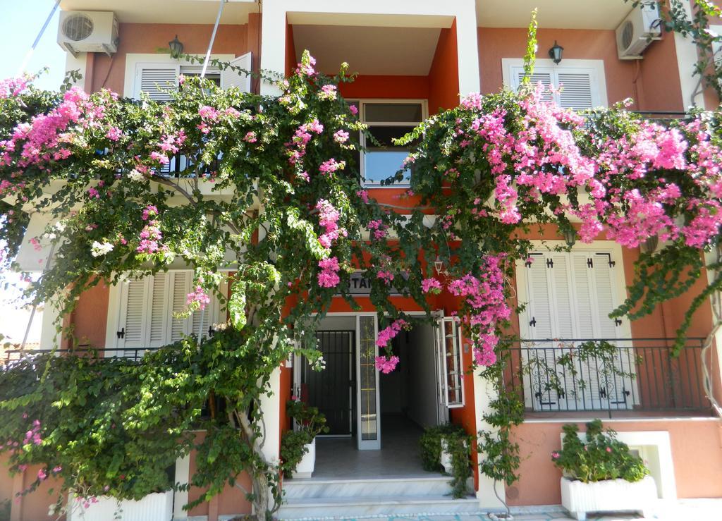 Konstantinos Apartments Agia Efimia Exterior foto